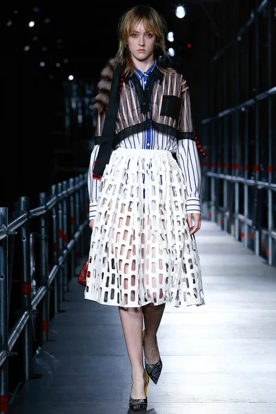 Look 17